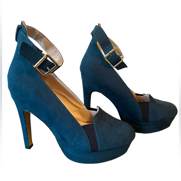 New York & Company Shoes - NY&Co Eva Mendes Velvet Pumps- Sz 7